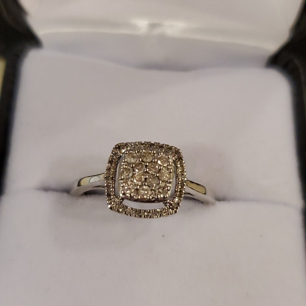 Ring - Picture 2 of 3